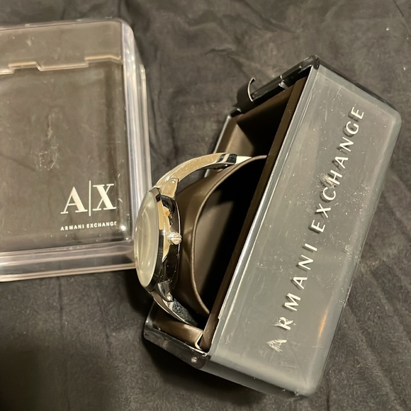 Armani FAST SHIPPING - Picture 2 of 5